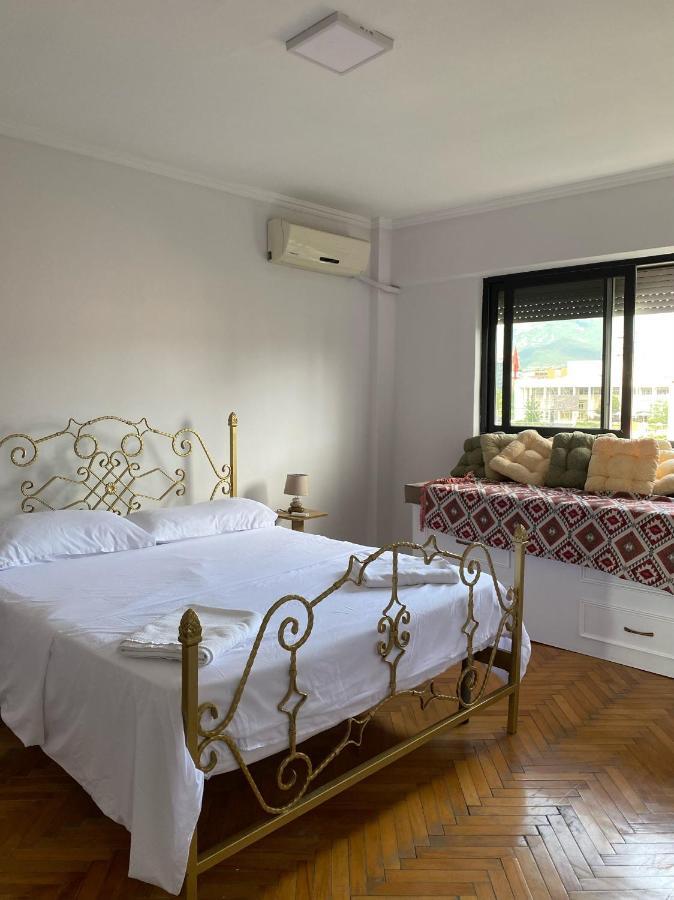 Entire Serviced Apartment With A Beautiful View Tiranë Luaran gambar