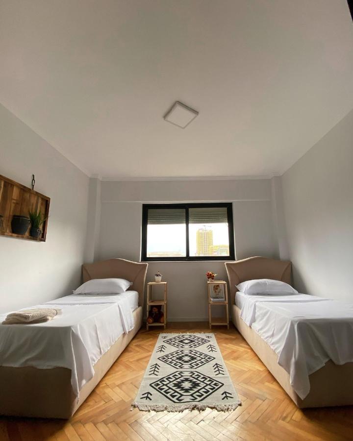 Entire Serviced Apartment With A Beautiful View Tiranë Luaran gambar