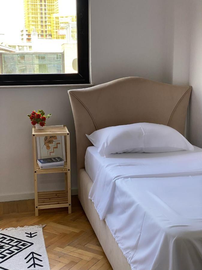 Entire Serviced Apartment With A Beautiful View Tiranë Luaran gambar
