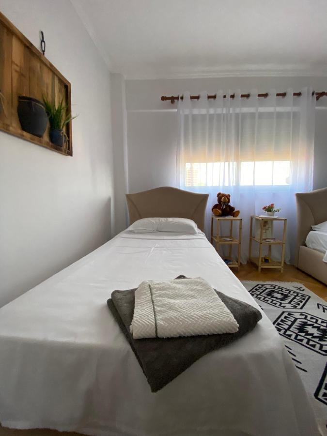 Entire Serviced Apartment With A Beautiful View Tiranë Luaran gambar
