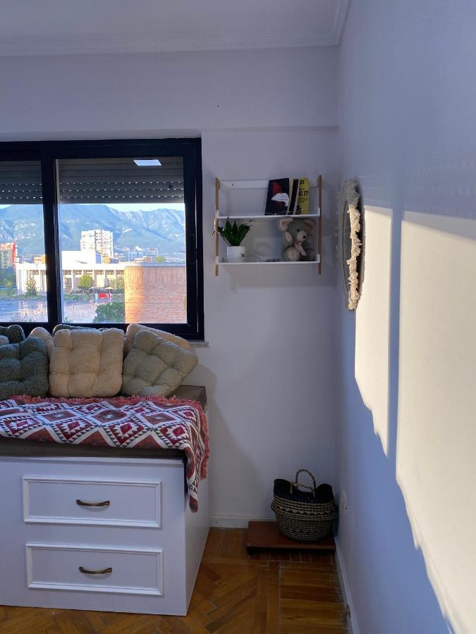 Entire Serviced Apartment With A Beautiful View Tiranë Luaran gambar